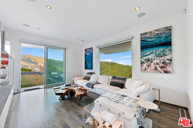 Building Photo - 21766 Azurelee Dr