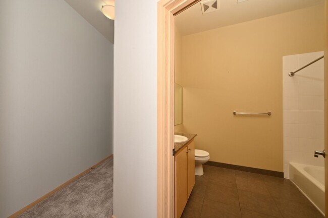 Building Photo - 425 23rd Ave S