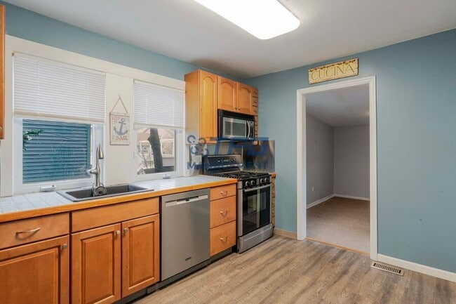 Building Photo - 32 Barberie Ave