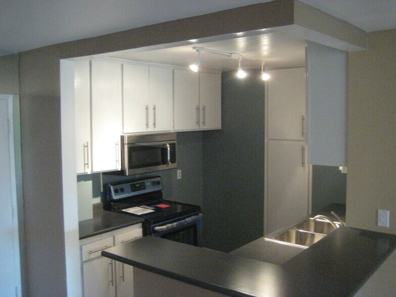 Building Photo - 7777 W 91st St