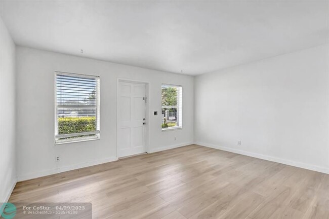 Building Photo - 4525 NE 21st Ave