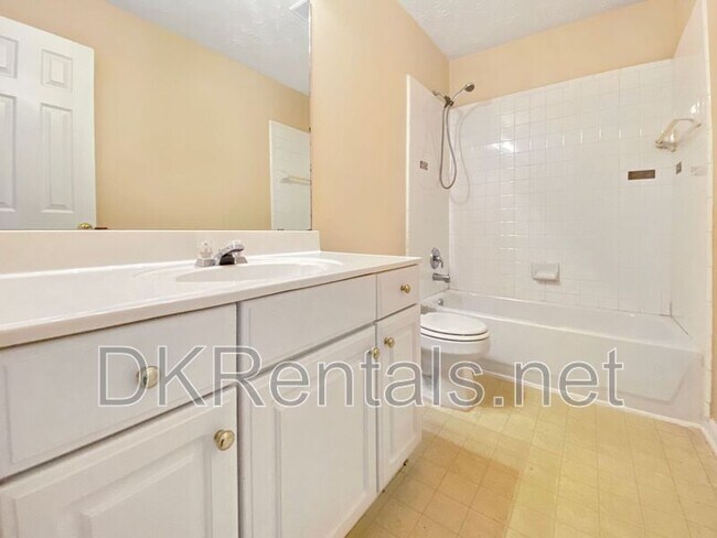 Building Photo - 1704 Riverlanding Cir