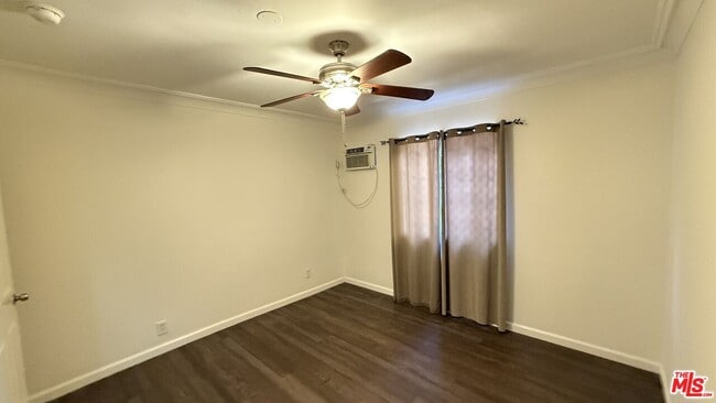 Building Photo - 607 W 47th St