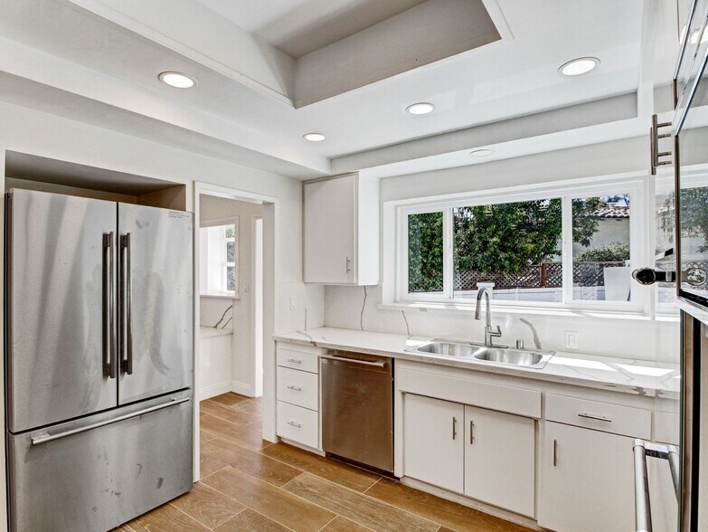 Building Photo - 10563 Lindbrook Dr