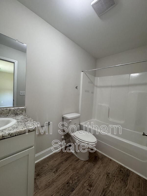 Building Photo - 204 Walnut Hill Dr