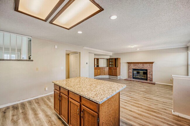 Building Photo - 8420 Ilex Dr