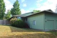 Building Photo - Beautifully Upgraded Duplex Tigard