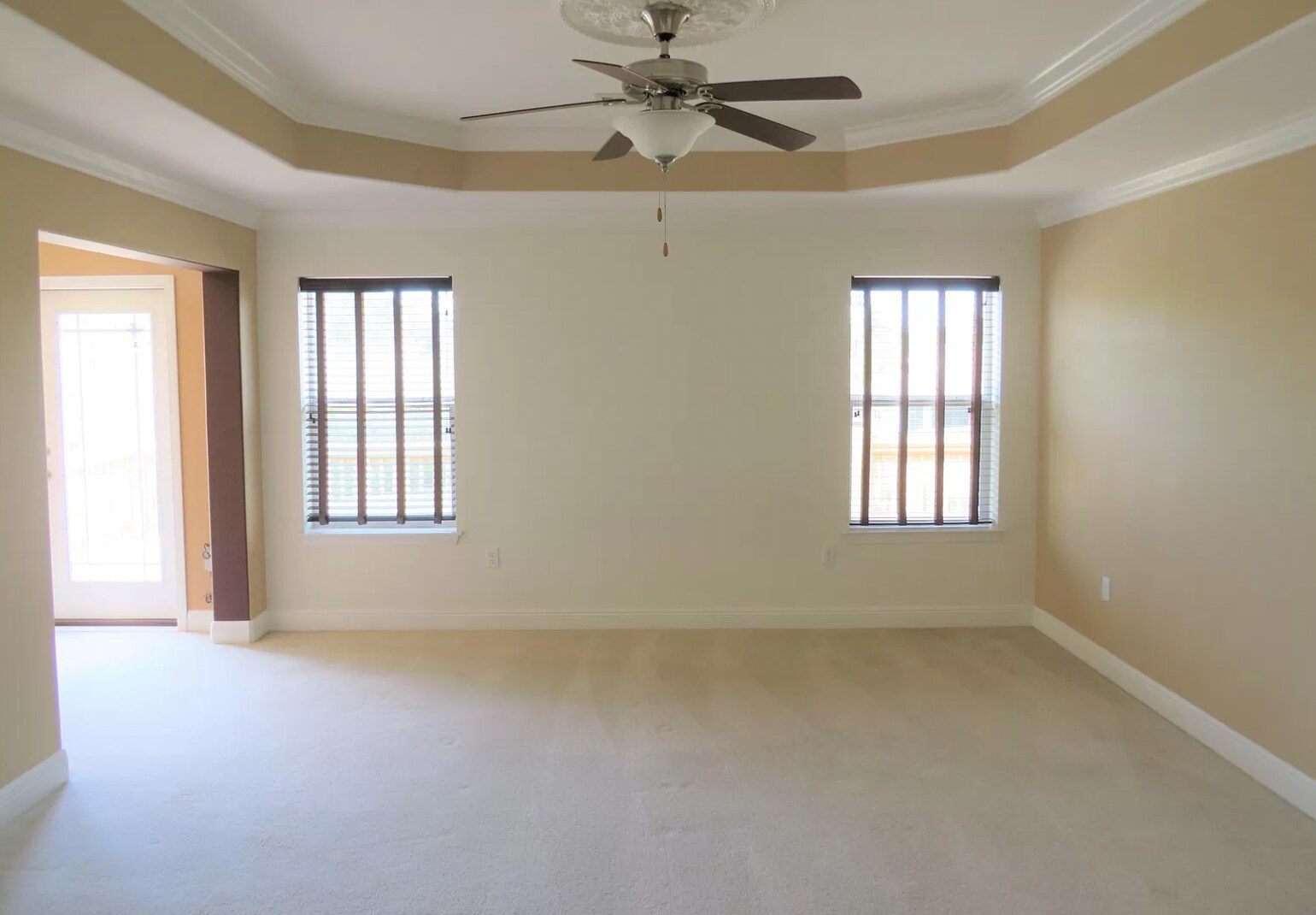 Huge master bedroom - 378 Miranda Ct