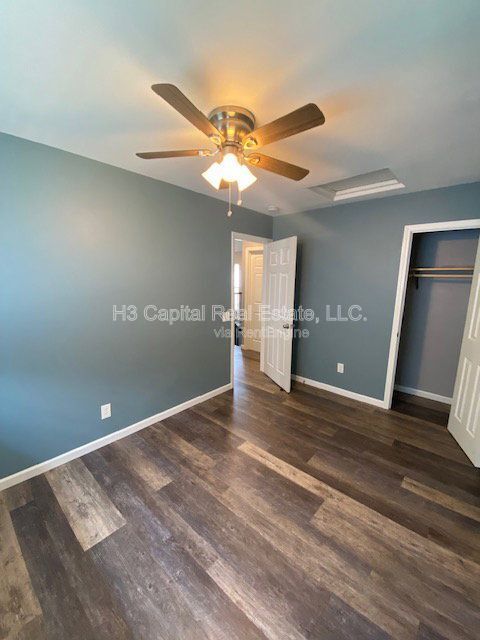 Building Photo - 217 Camelford Dr