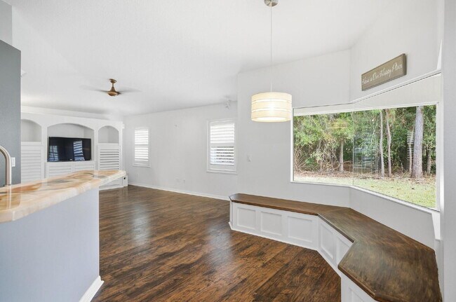 Building Photo - "Charming 3-Bedroom Home with 2 Full Baths and 2032 Sq Ft of Comfort in Palm Coast!"