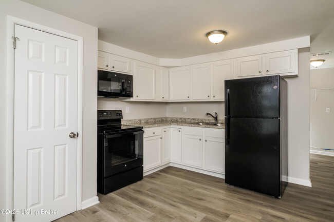 Building Photo - 5414 Robinwood Rd