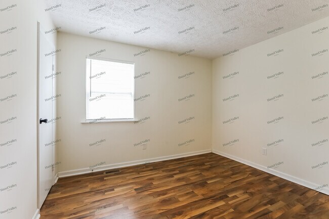 Building Photo - 3848 Richelieu Rd