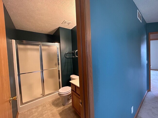 Building Photo - Home For Rent Bellevue.