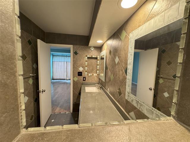 Building Photo - 2736 Silver Creek Dr