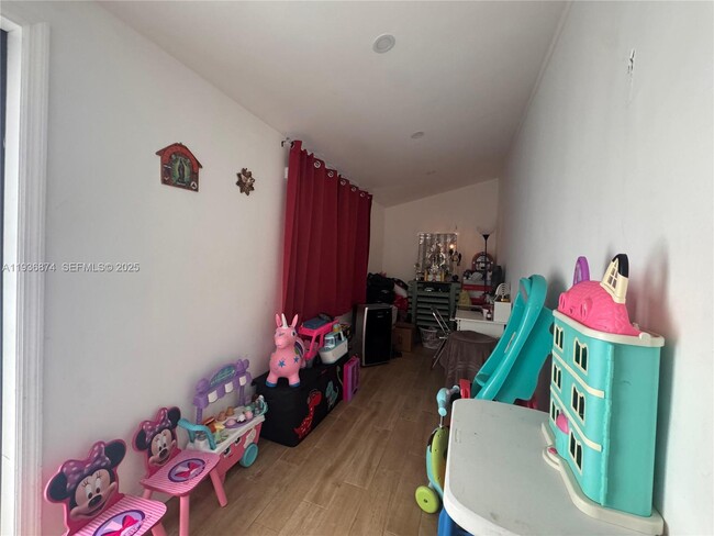 Building Photo - 2775 SW 6th St