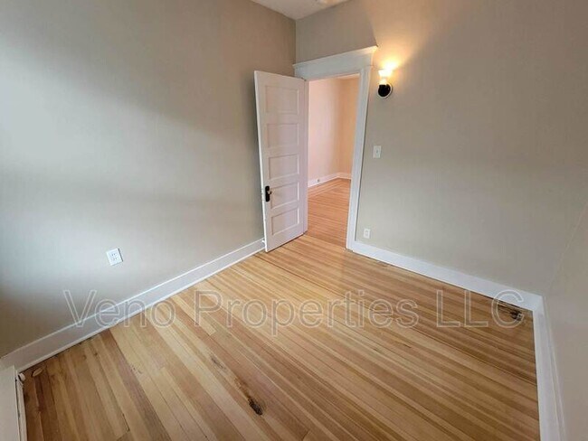 Building Photo - 307 Altamont Ave.