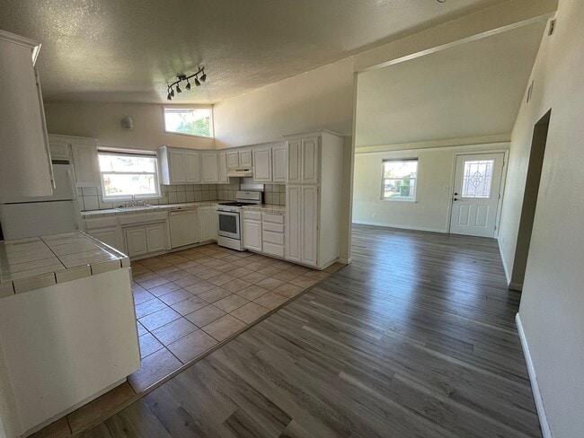 Building Photo - 284 Citrus Ave