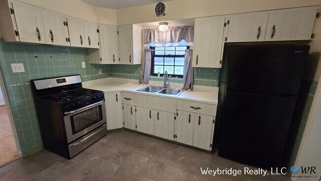 Building Photo - Charming Mid-Century 2BR Home with Sunroom, Fireplace & Fenced Yard