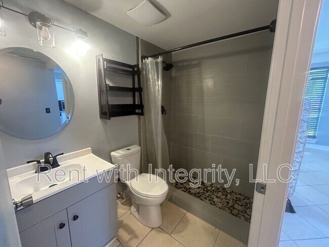 Building Photo - 409 E 7th Ave