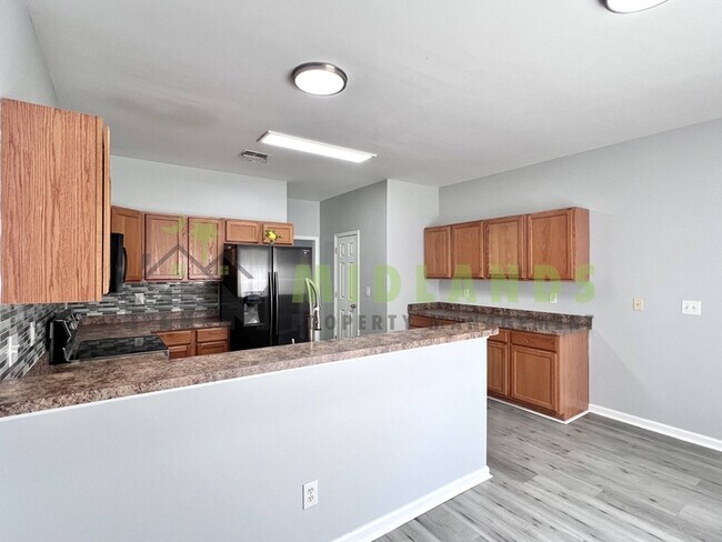 Building Photo - 523 Whitewater Dr