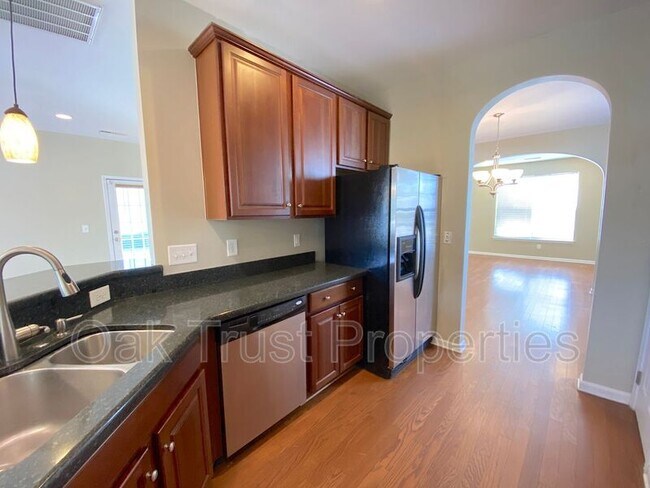 Building Photo - 8968 N Red Maple Cir