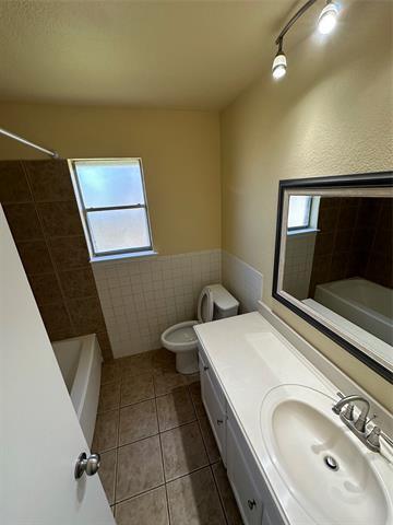 Building Photo - 745 Spring Valley Dr