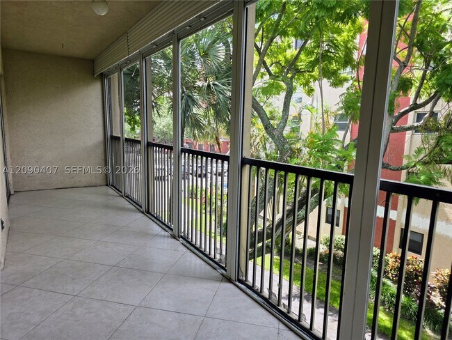 Building Photo - 2212 S Cypress Bend Dr