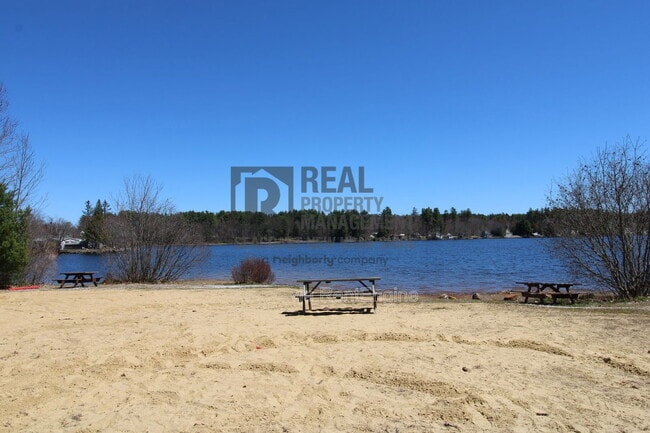 Building Photo - 94 Lakeshore Dr