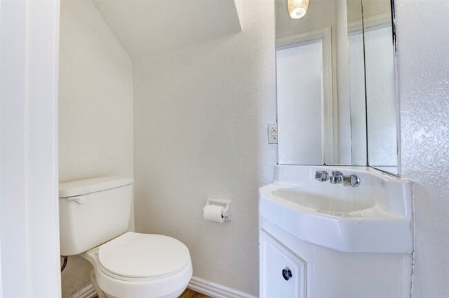 Building Photo - 2137 Casa Rio Cir