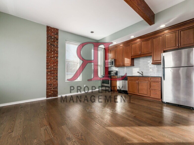 Building Photo - 1131 N High St