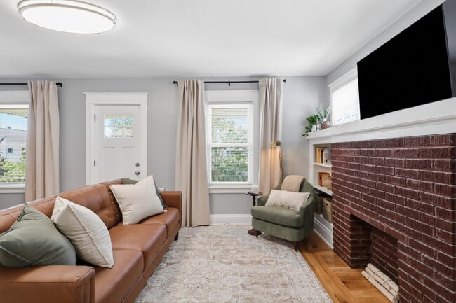 Building Photo - Furnished 3-Bedroom, 2-Bath Apartment in North Buffalo