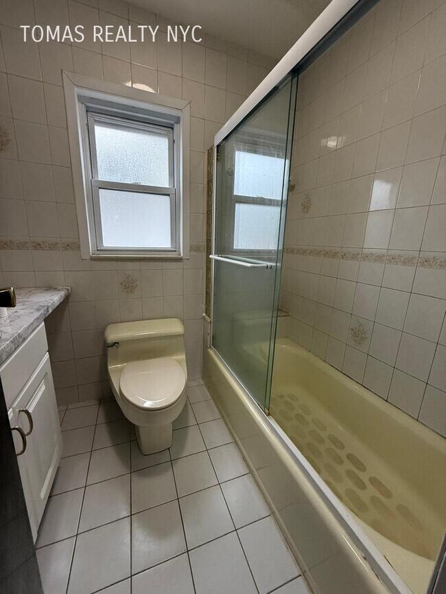 Building Photo - 83 Maple Pl