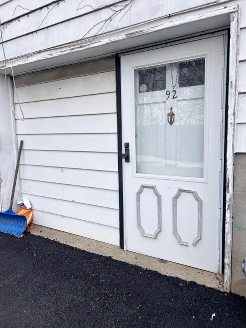 Building Photo - 92 Shaker Rd