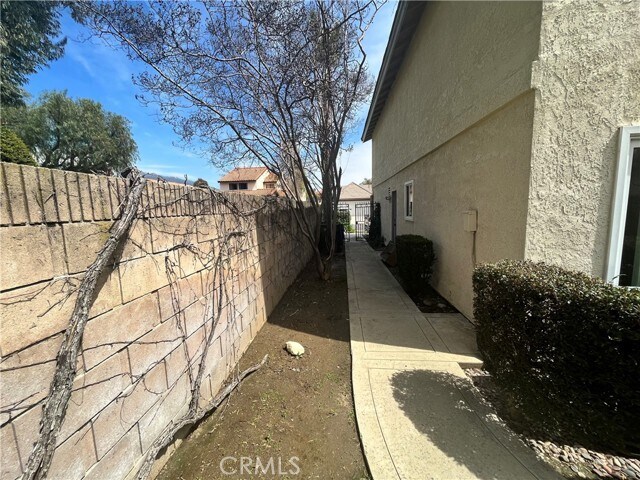Building Photo - 2265 Jasmine Ave