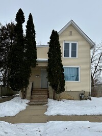 Building Photo - 914 Garfield Ave