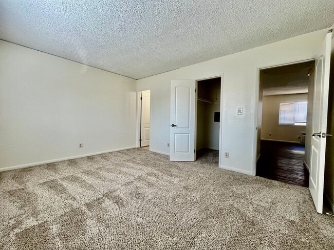 Building Photo - 471 Ballentyne St #49- Large upper 2 bed 2...
