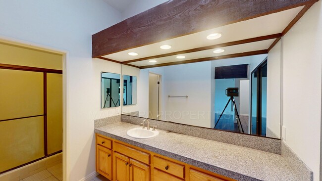 Building Photo - Beautiful 2 Bedroom Home in Costa Mesa