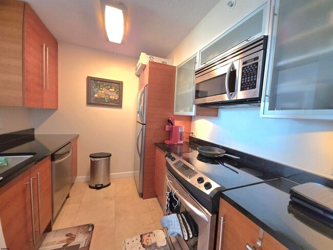 Building Photo - 526 Pacific Ave