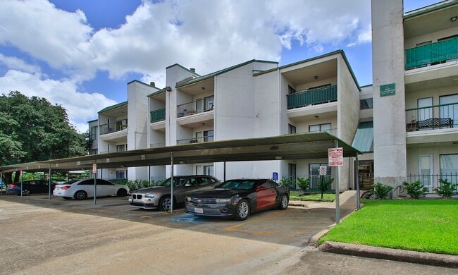 Building Photo - 2822 S Bartell Dr