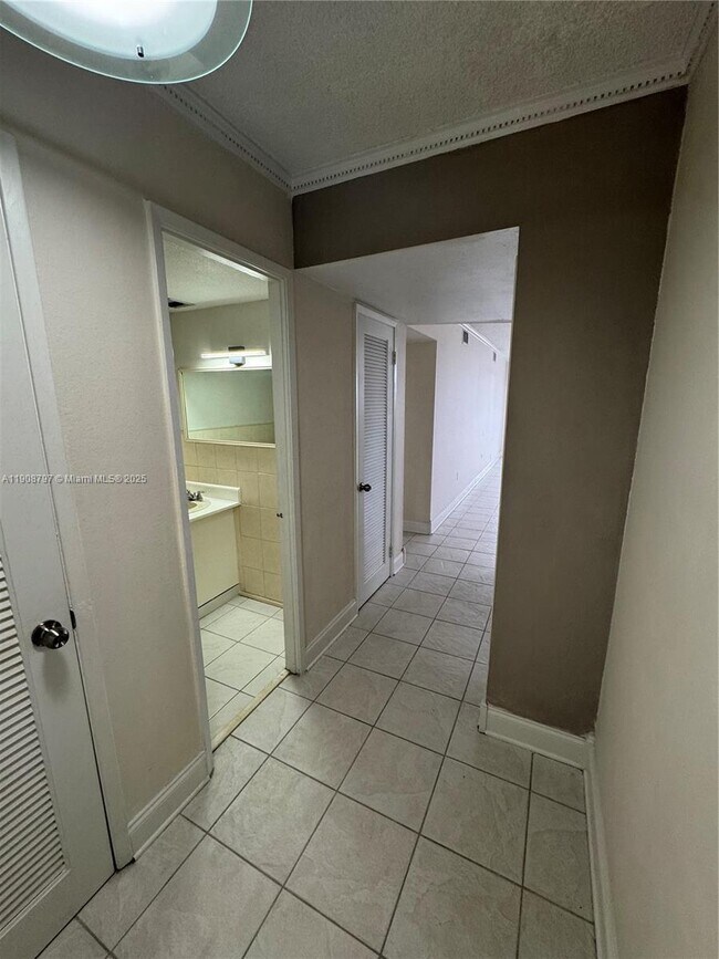 Building Photo - 1700 NE 191st St