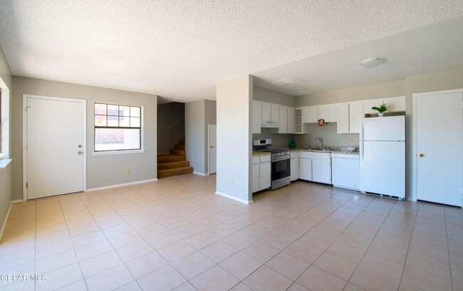 Building Photo - 10824 Ivanhoe Dr