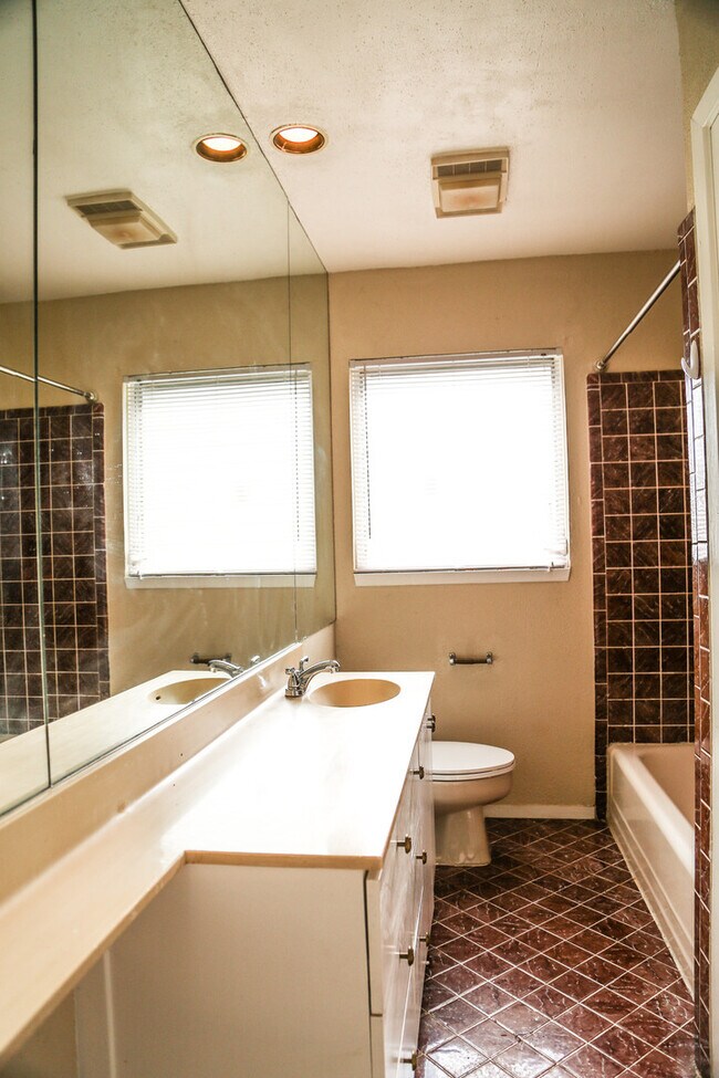 Building Photo - 2819 Bent Bow Dr
