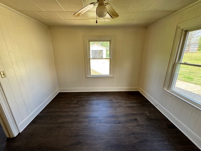 Building Photo - 2/1 with extra space in Uptown Shelby, NC