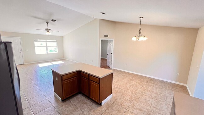 Building Photo - Lovely, Spacious 2 Bedroom, 2 Bathroom Home in Sebring!!