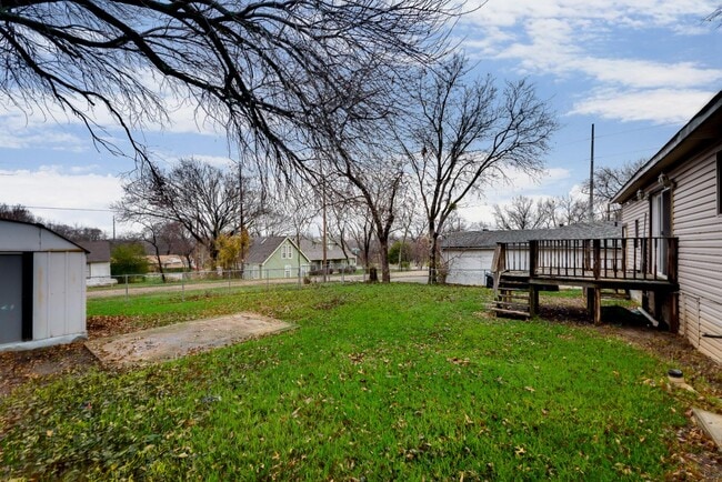 Building Photo - 223 E Kingsbridge Dr