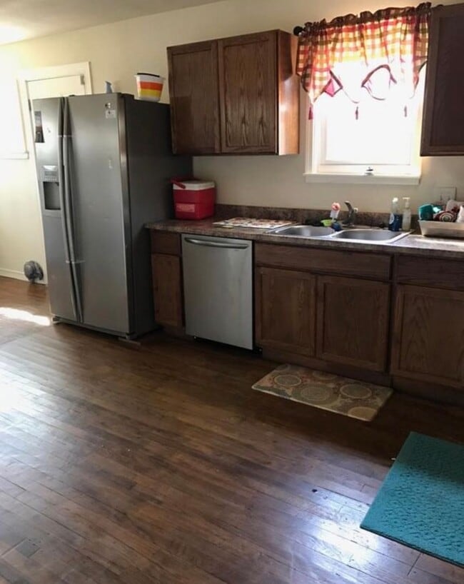 Building Photo - Full of warmth and character