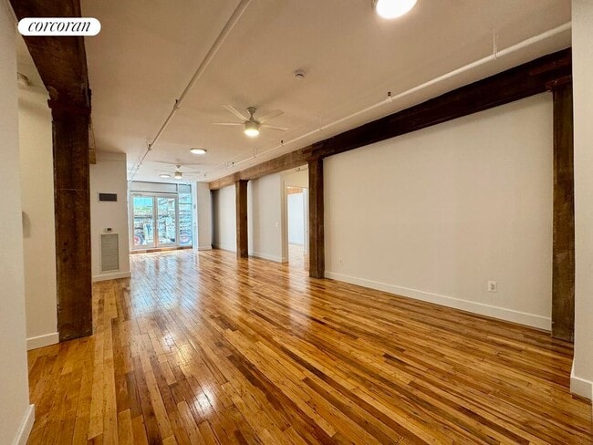 Building Photo - 275 Conover St