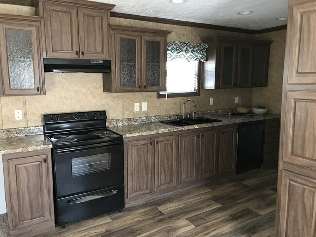 Building Photo - 2 Bedroom 2 Bath