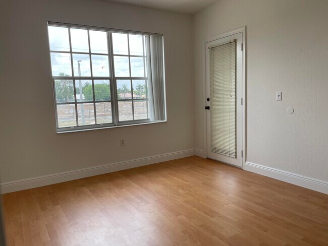 Building Photo - 1802 Belmont Pl
