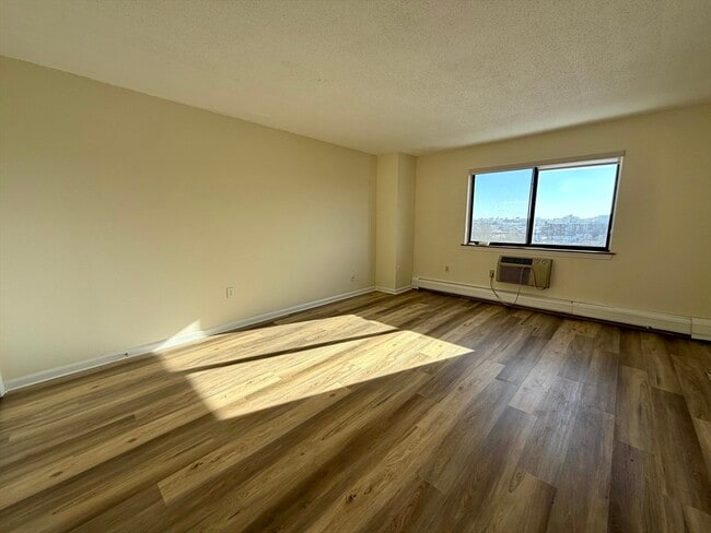 Building Photo - 151 Coolidge Ave